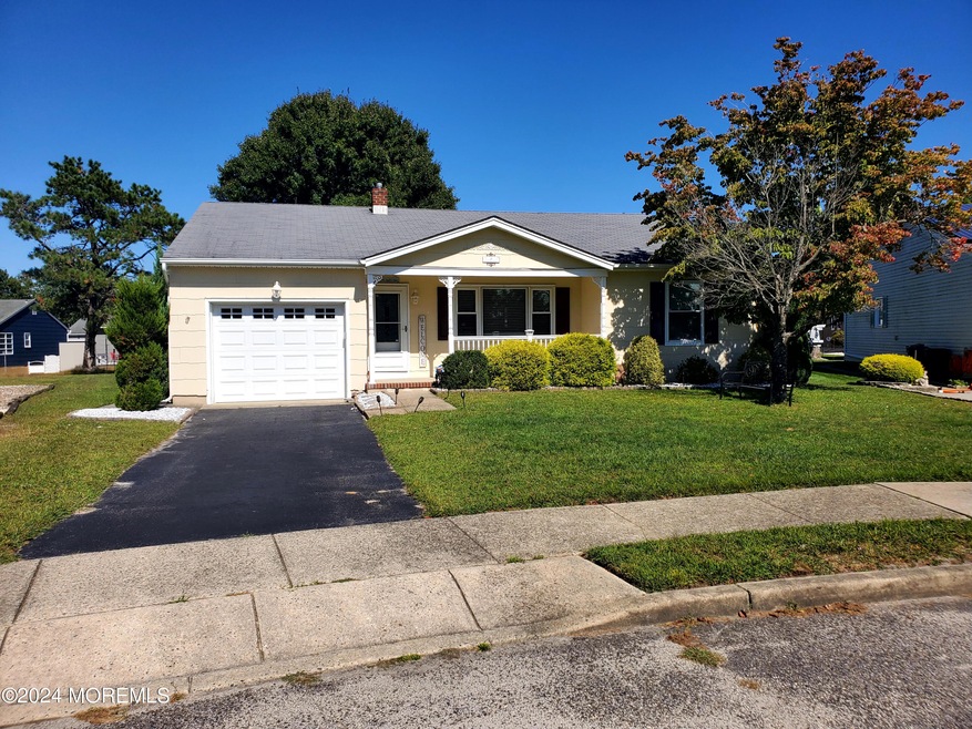 9 Bedford Ct, Toms River, NJ 08757 - photo 1
