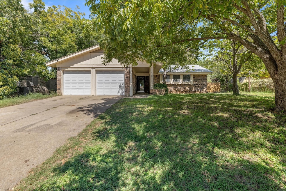 1106 Julie St, Weatherford, TX 76086 - photo 1