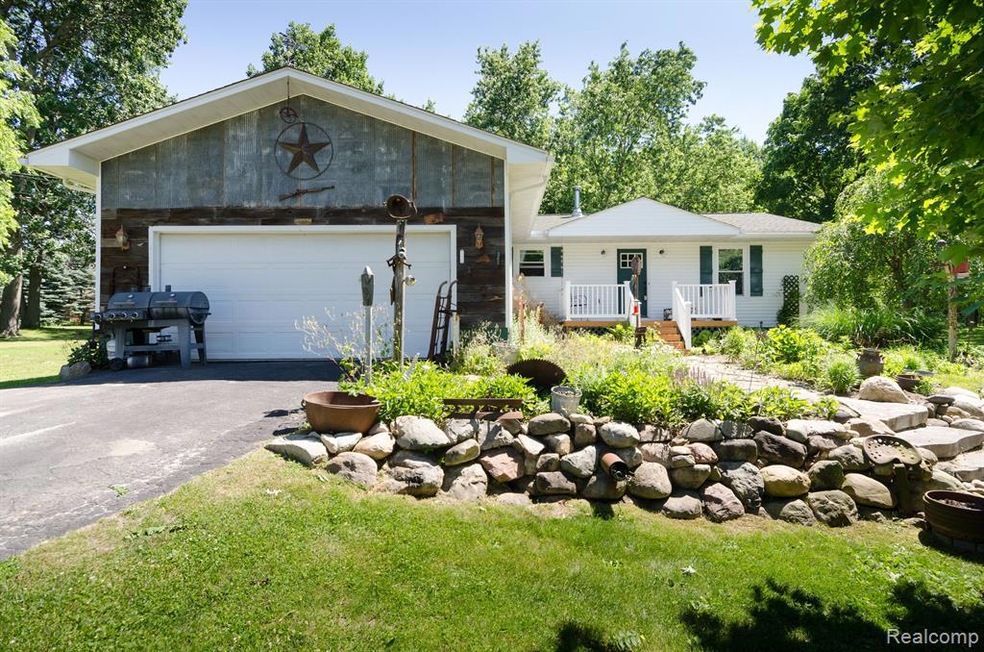 4072 Mill Lk Rd - Front view.