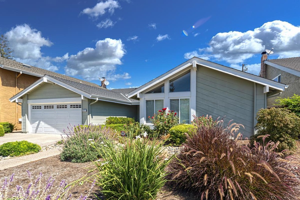 Sold $1,925,000 • Co-Listing Agent