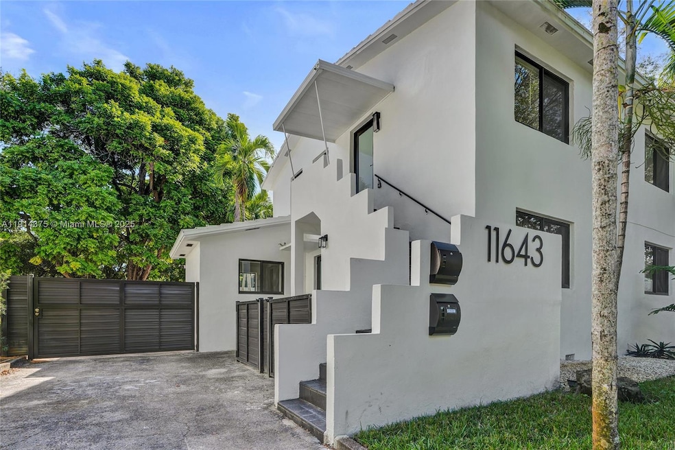 11643 NE 11th Place unit 2, Biscayne Park, FL 33161 - photo 1