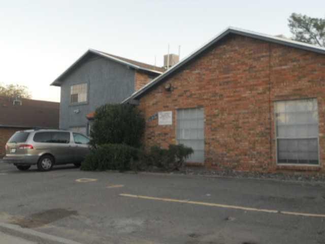 10514 Ashwood Dr, El Paso, TX 79935 - photo 1
