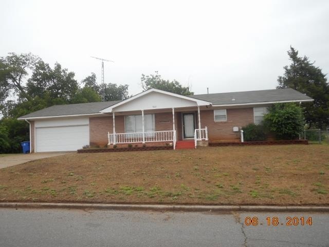 928 Devonwood Ave, Duncan, OK 73533 - photo 1