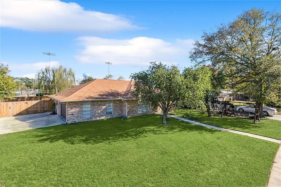 1002 Belvedere Dr, Slidell, LA 70458 - photo 1