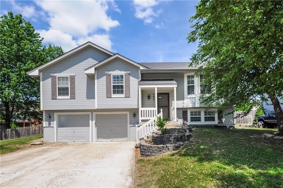 503 S Huntsman Blvd, Raymore, MO 64083 - photo 1