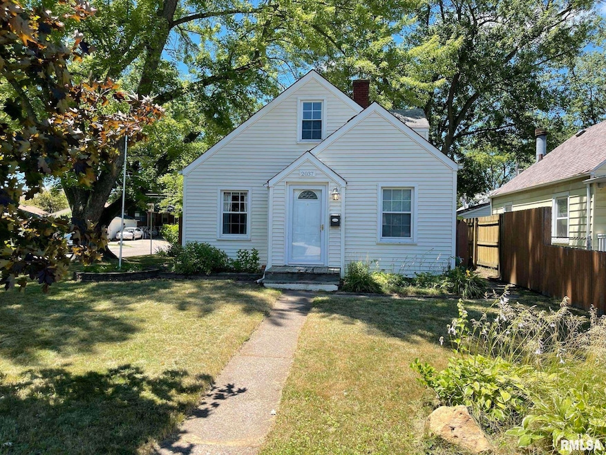 2037 4th St, Moline, IL 61265 - photo 1