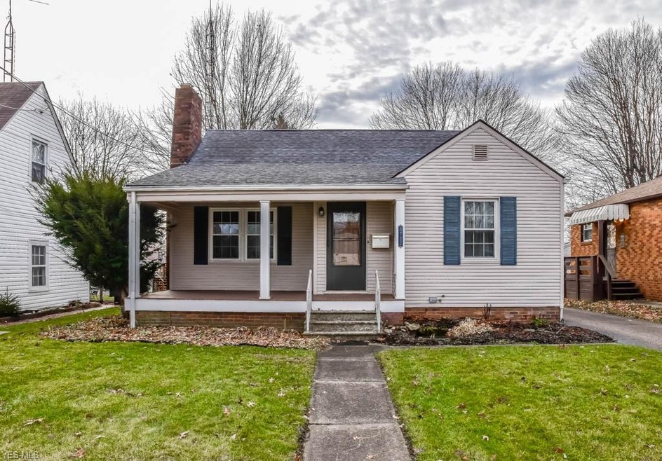 Lovely 3 bedroom home with an updated kitchen!