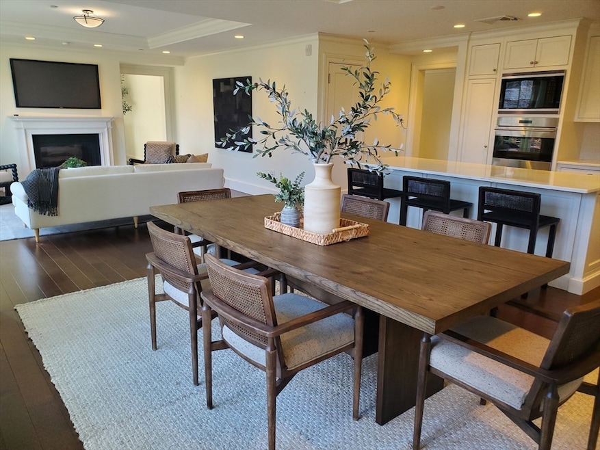 580 Washington St unit 101, Wellesley, MA 02482 - photo 1