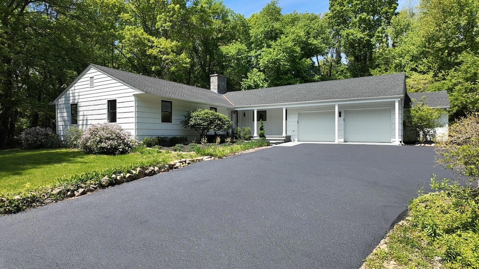 471A Woodbury Rd unit A, Cold Spring Harbor, NY 11724 - photo 1