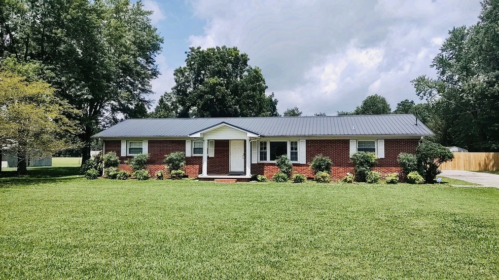 39 Eaton Ave, Manchester, TN 37355 - photo 1