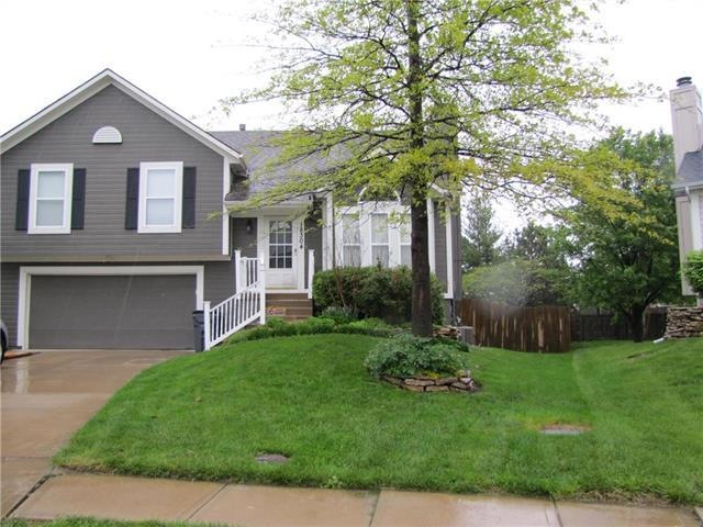 Nice landscaping for great curb appeal