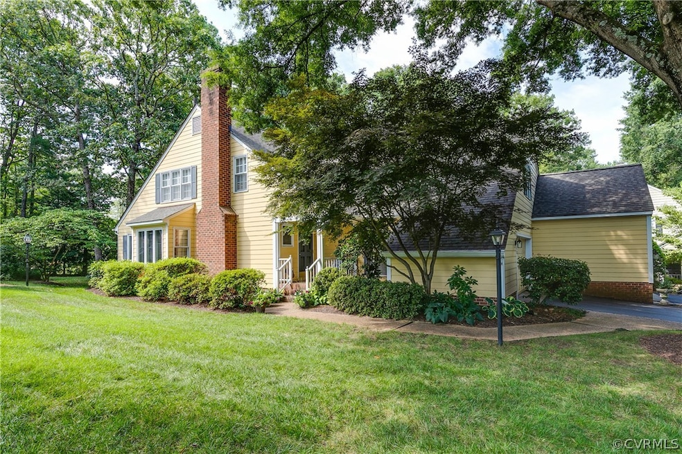 View of front of house featuring a front lawn