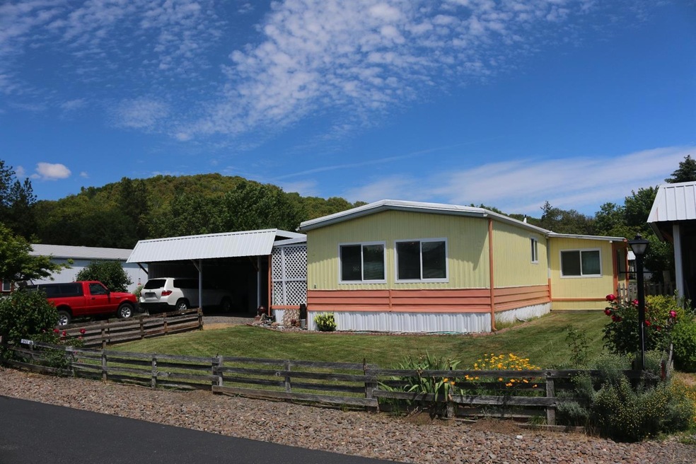 6901 Old Stage Rd unit 15, Central Point, OR 97502 - photo 1