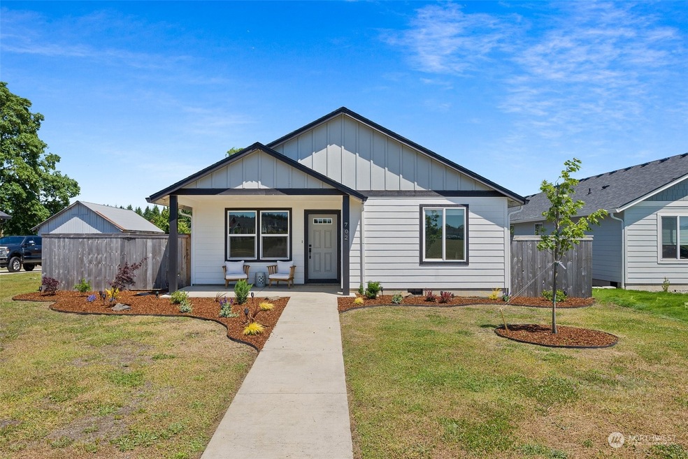 702 Roundtree Blvd, Winlock, WA 98596 - photo 1