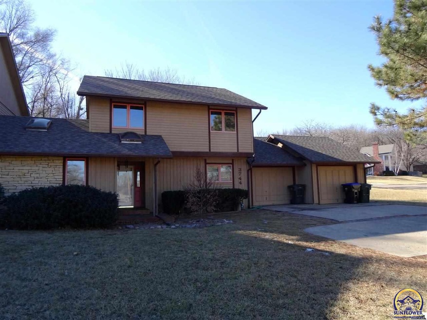 3744 SW Deer Trail Dr, Topeka, KS 66610 - photo 1