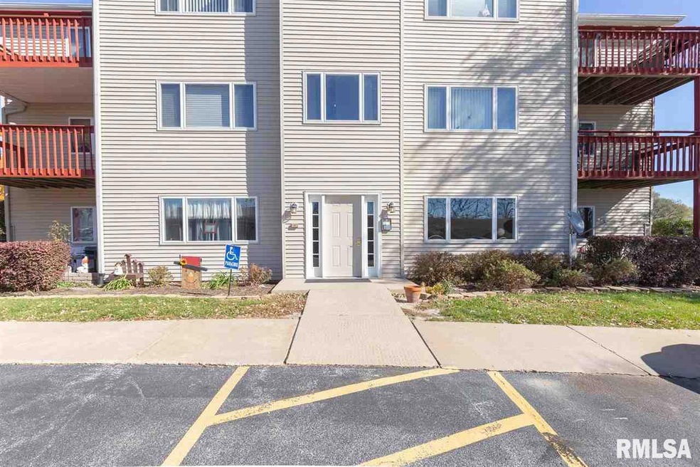 2413 W 54th St unit 1, Davenport, IA 52806 - photo 1