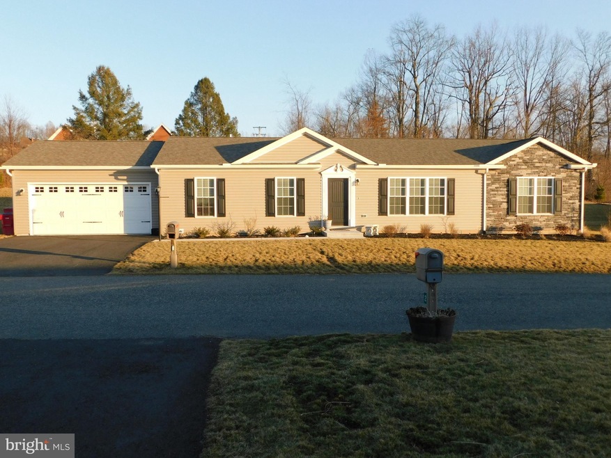 24 Sandpiper Dr, Bechtelsville, PA 19505 - photo 1