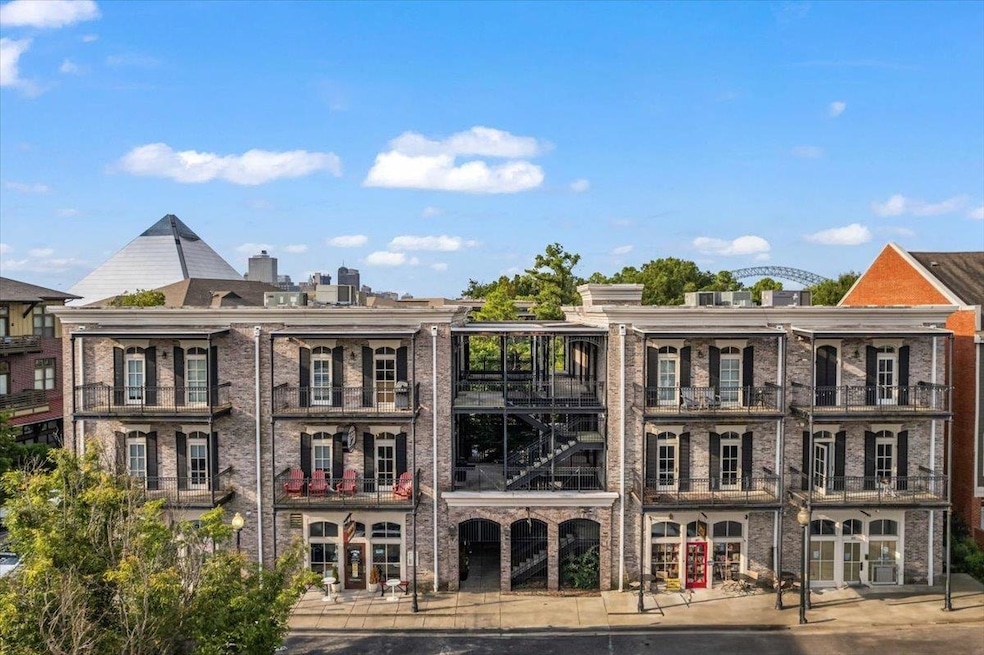 113 Harbor Town Square unit 301, Memphis, TN 38103 - photo 1