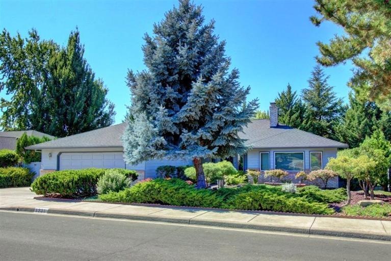 1231 Paulita Dr, Medford, OR 97504 - photo 1