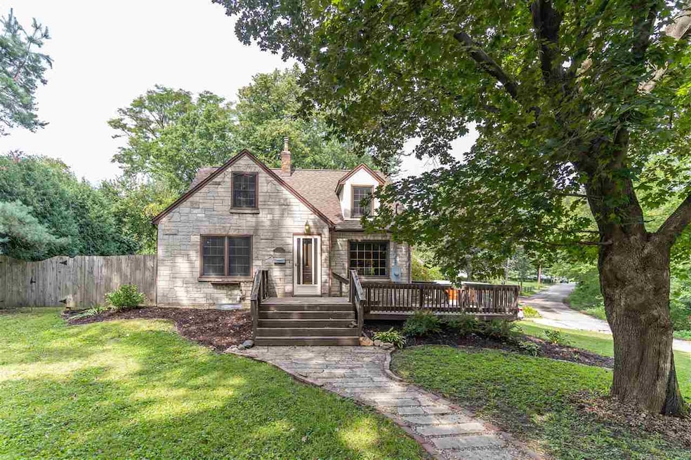 1803 Oakland Ave, Cedar Falls, IA 50613 - photo 1