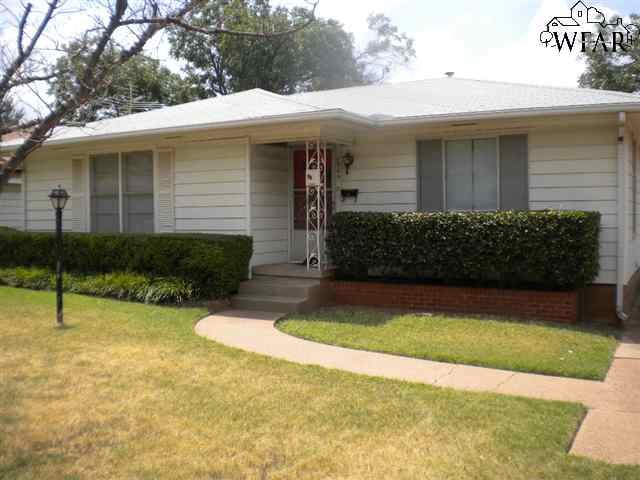1569 Carol Ln, Wichita Falls, TX 76302 - photo 1