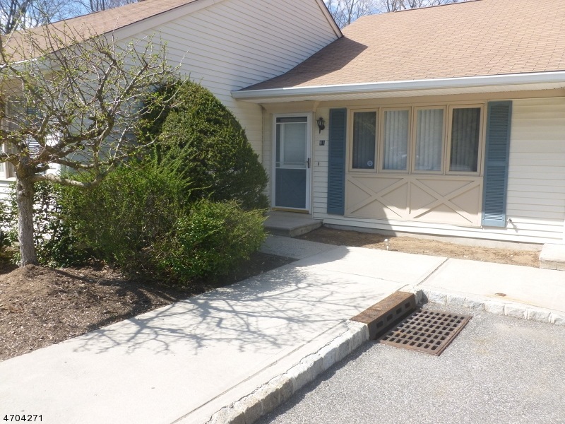 81 Carriage Ln unit 281, Sparta, NJ 07871 - photo 1