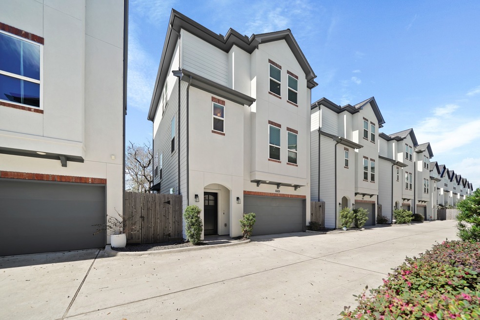 846 Wakefield Dr unit D, Houston, TX 77018 - photo 1