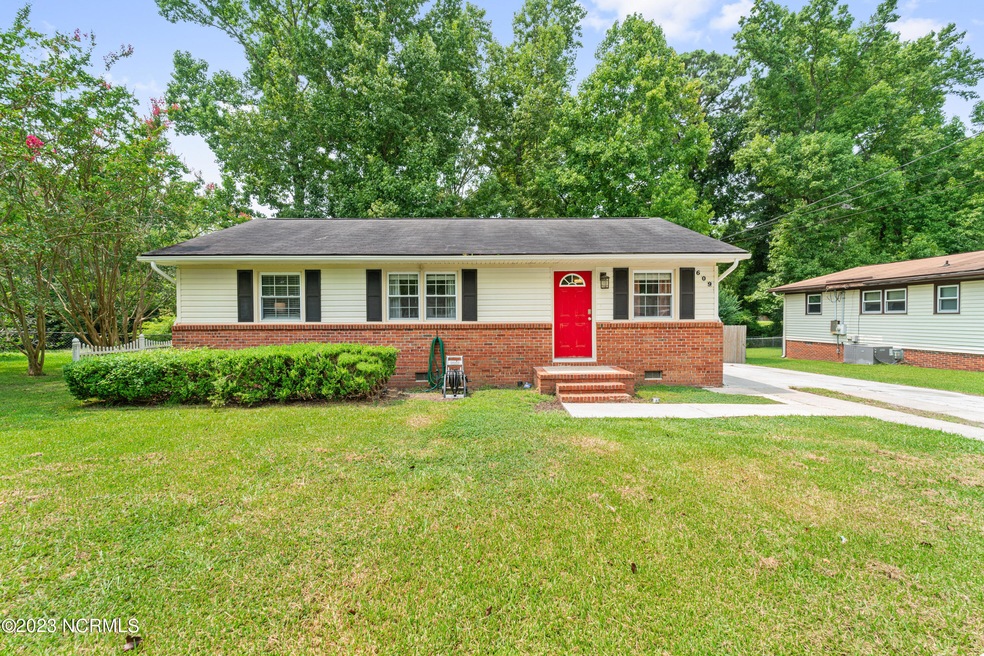 609 Dennis Rd, Jacksonville, NC 28546 - photo 1