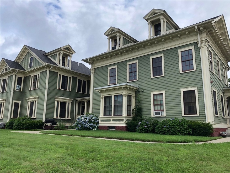 278 High St unit 1, Pawtucket, RI 02860 - photo 1