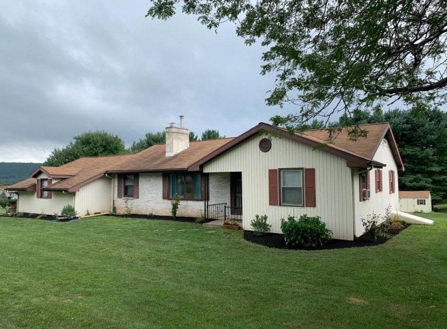 505 Fawn Ln, Tamaqua, PA 18252 - photo 1