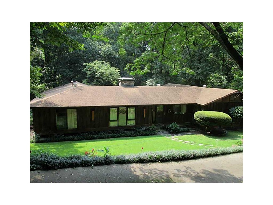 Exterior Front. 2300 Parkview Circle