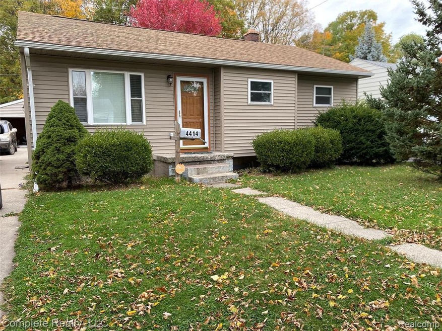 4414 Huckleberry Ln, Flint, MI 48507 - photo 1
