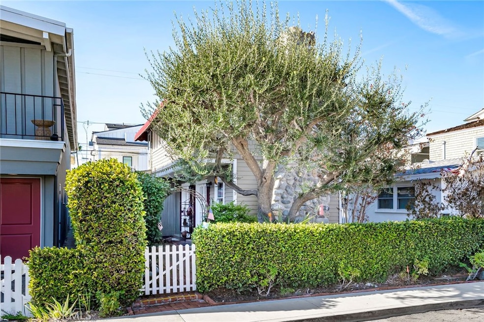 209 Ruby Ave, Newport Beach, CA 92662 - photo 1