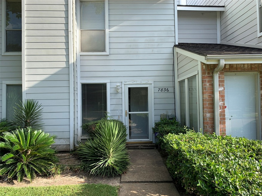 7836 Green Lawn Dr unit 7836, Houston, TX 77088 - photo 1