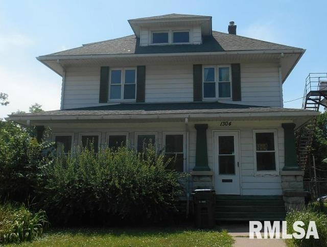 1304 Farnam St, Davenport, IA 52803 - photo 1