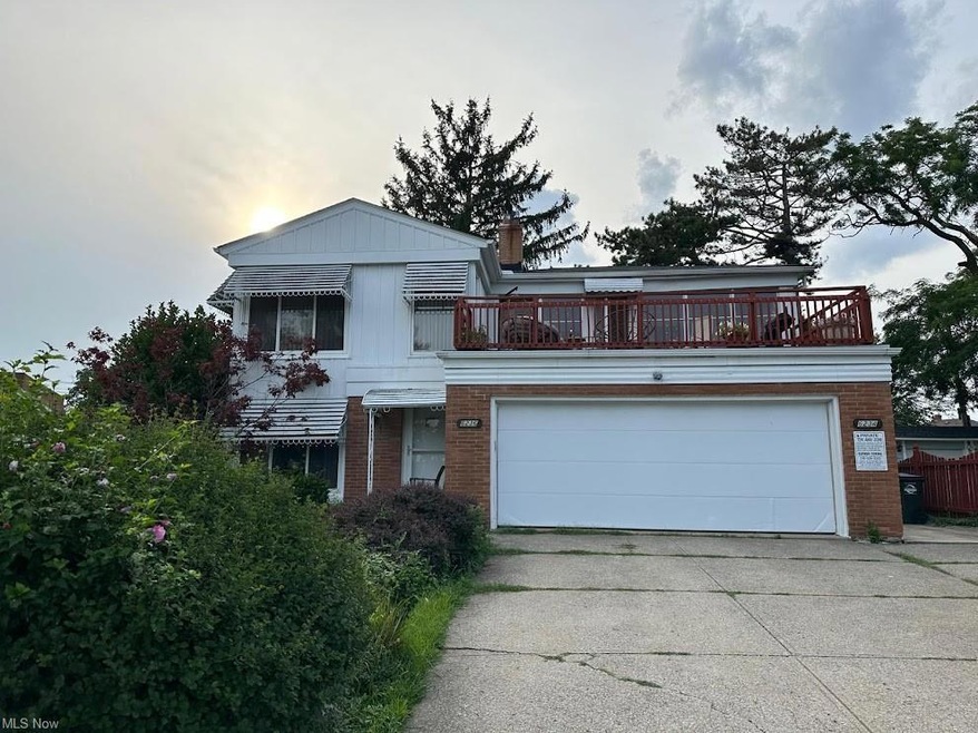 Front facade with balcony and garage