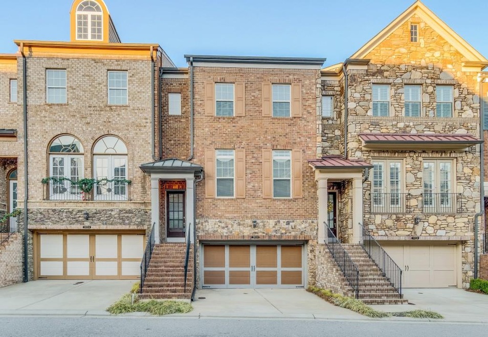 Wecome to this gorgeous townhome in Reserve at Bro