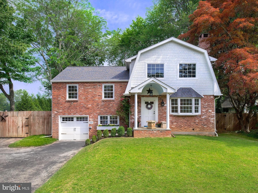 For Sale $899,000 • Co-Listing Agent