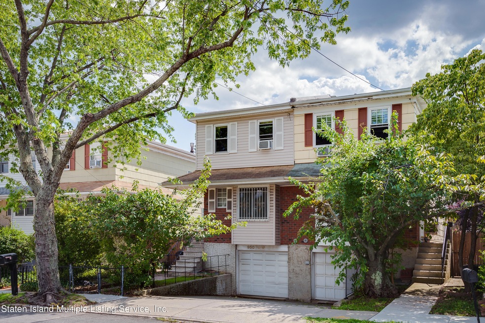 950 Clove Rd, Staten Island, NY 10301 - photo 1