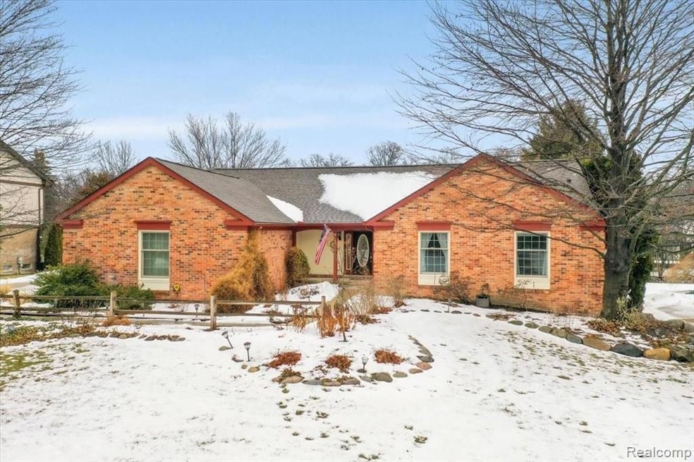 4912 Moonglow Dr, Troy, MI 48098 - photo 1