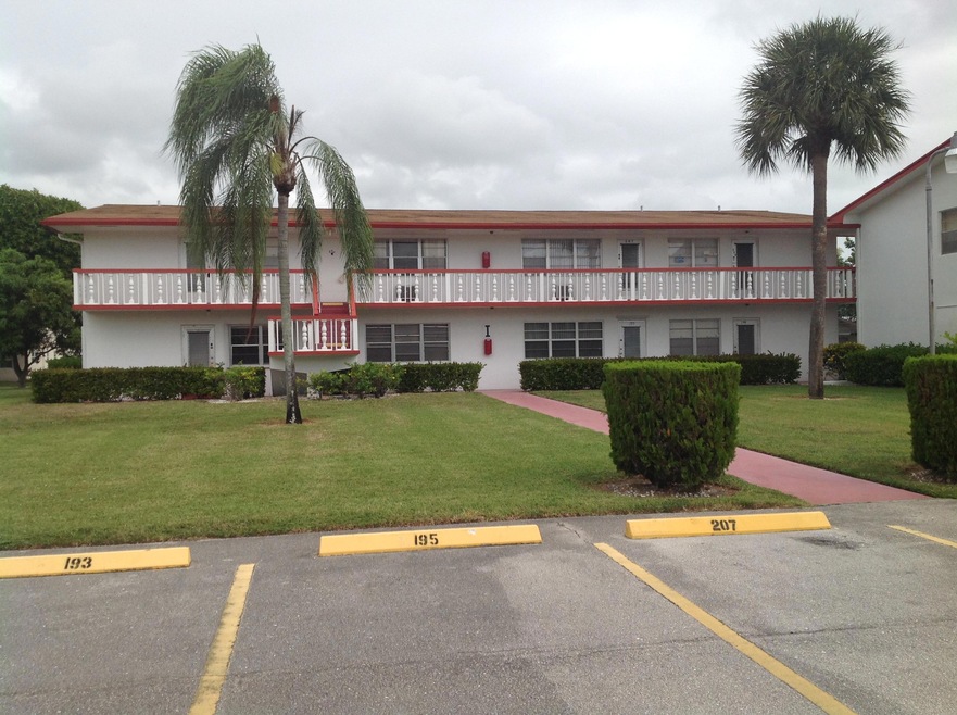 207 Norwich I, West Palm Beach, FL 33417 - photo 1
