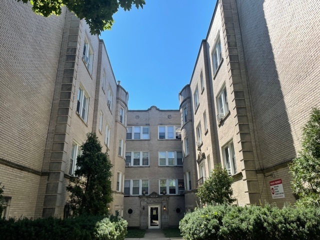 2749 W Arthur Ave unit 2, Chicago, IL 60645 - photo 1