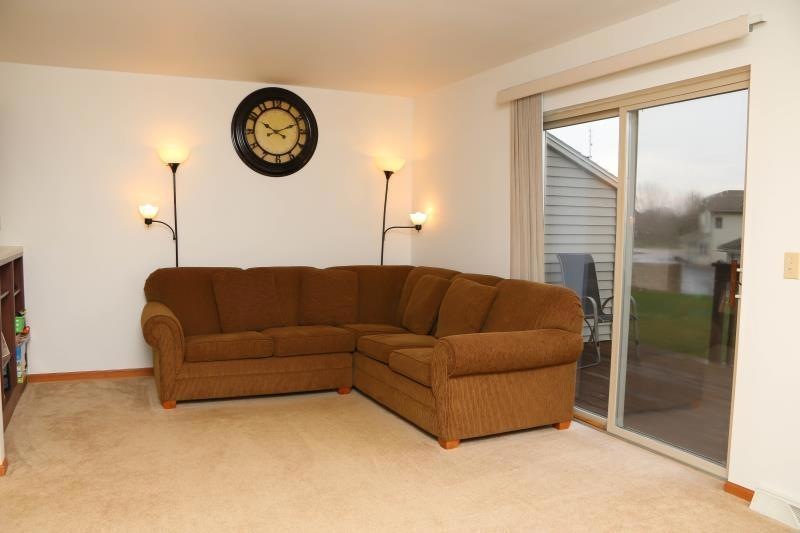 Spacious living room