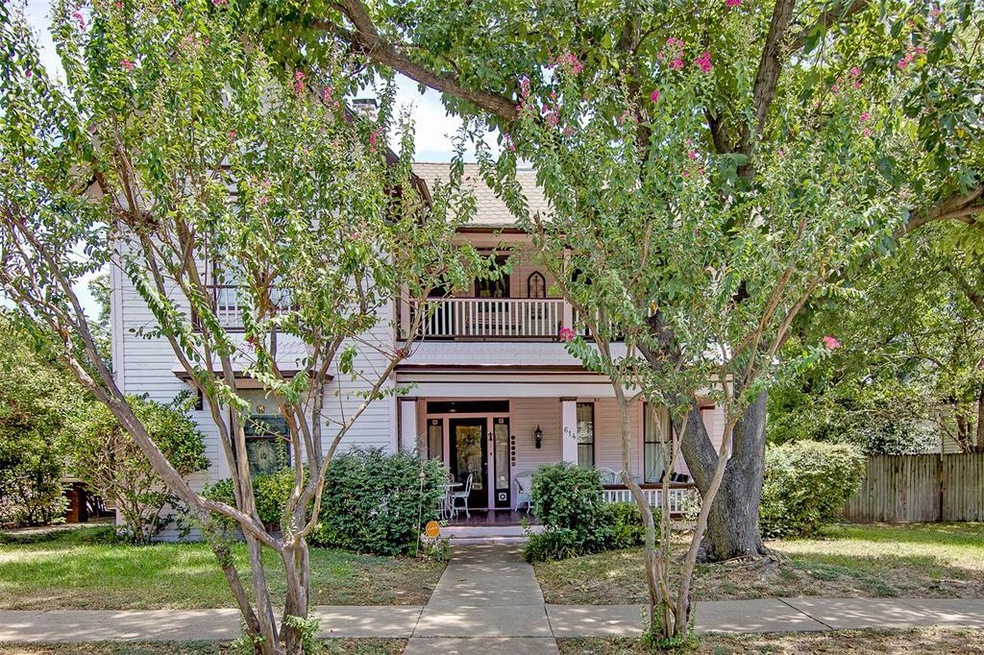 614 N Anglin St, Cleburne, TX 76031 - photo 1