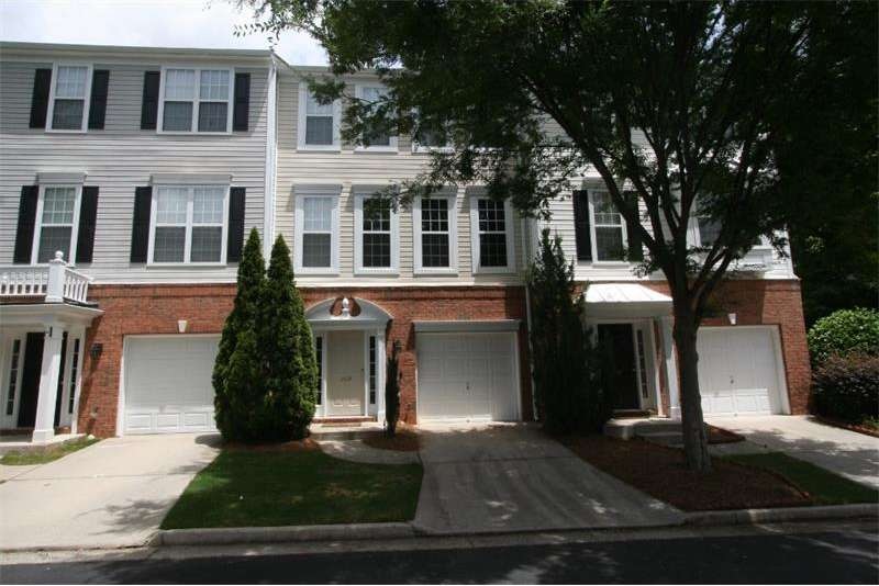 Large 4 bedroom townhome in desirable Morris Lake