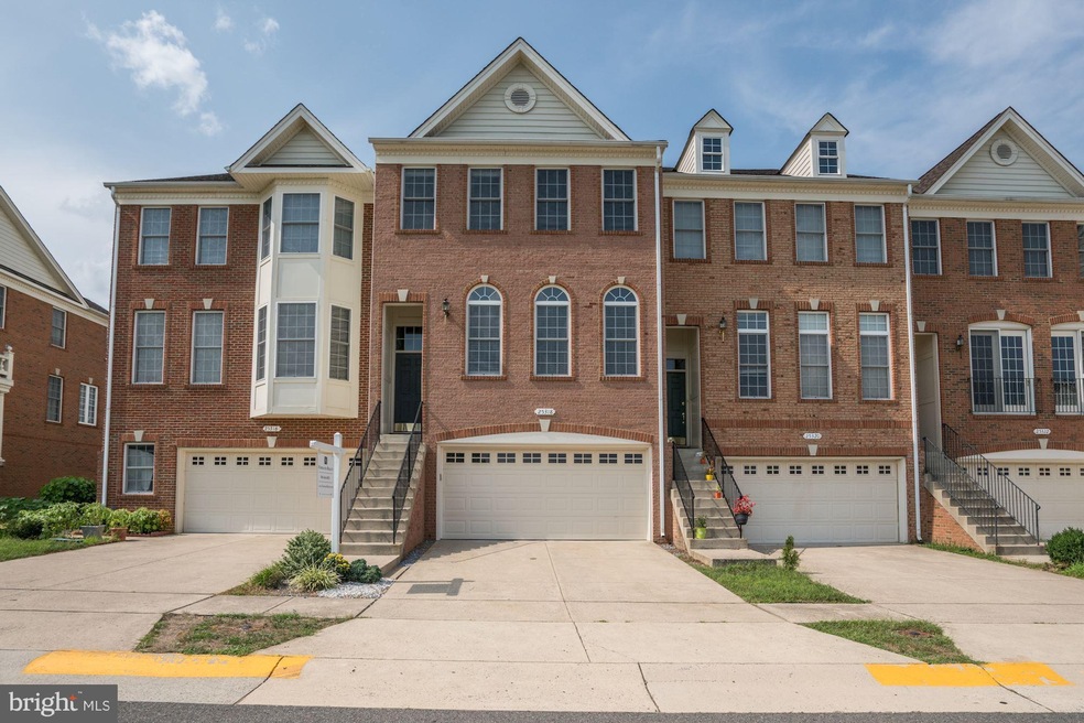 25318 Nesting Square, Chantilly, VA 20152 - photo 1