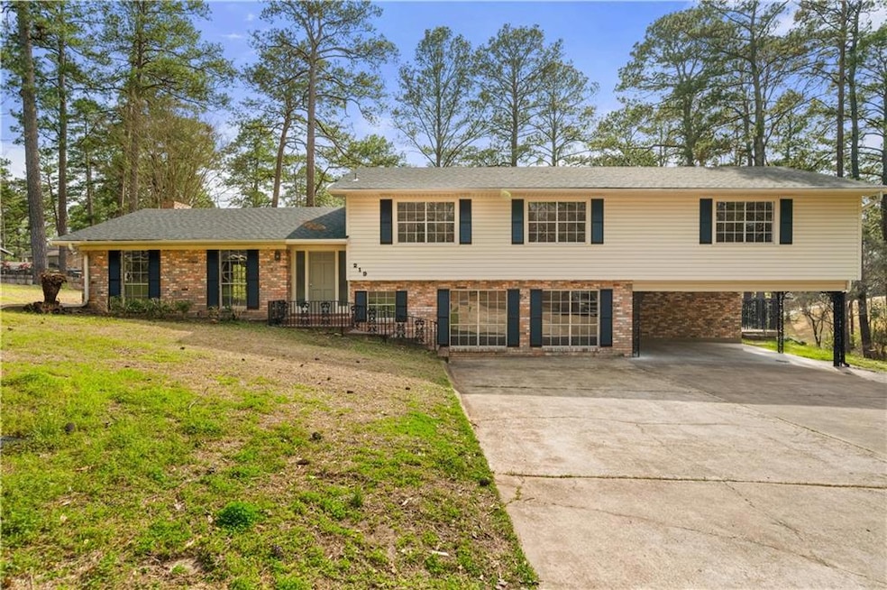 219 Iris Park Dr, Pineville, LA 71360 - photo 1