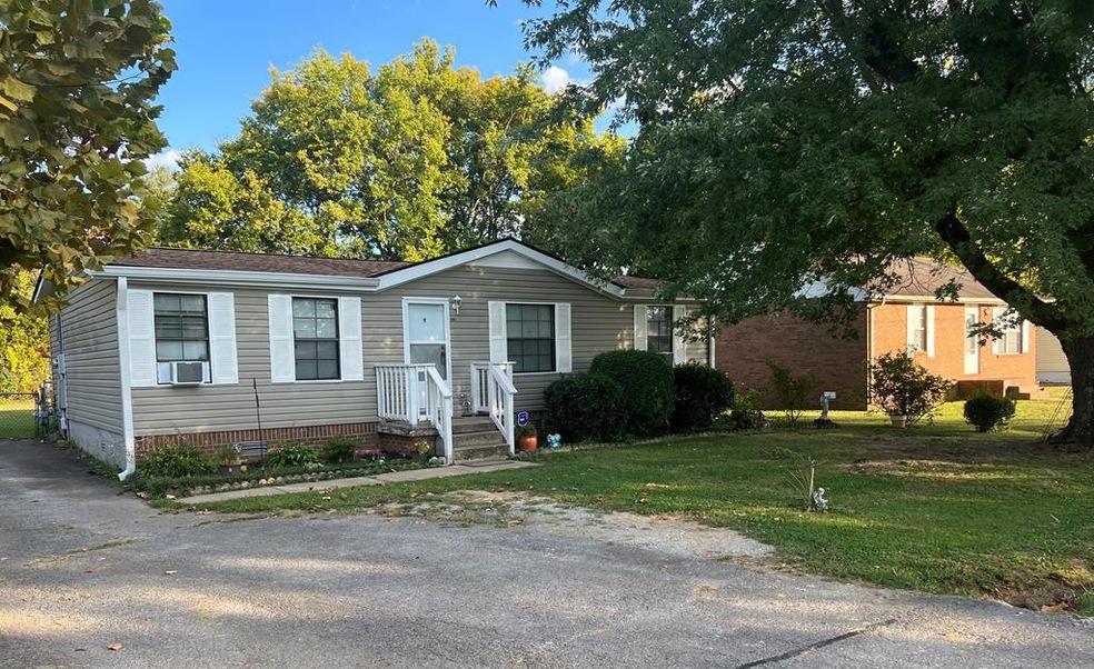 612 Colonette Dr, Hopkinsville, KY 42240 - photo 1