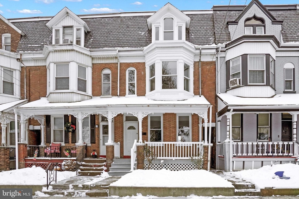 240 E Cottage Place, York, PA 17403 - photo 1