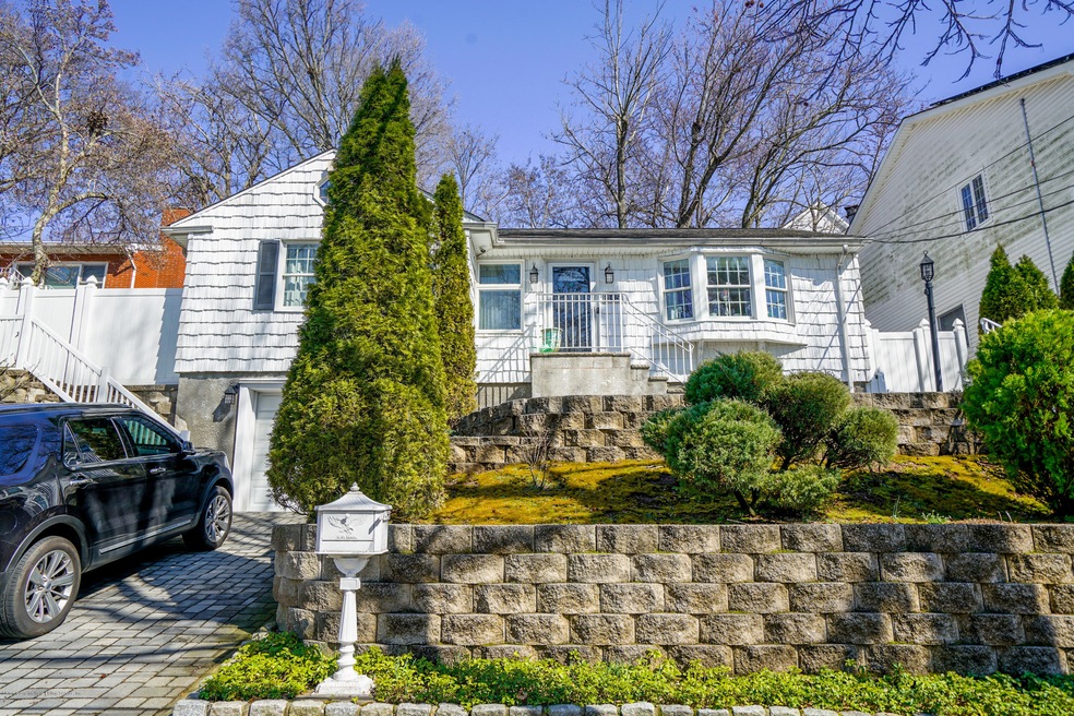 145 Rugby Ave, Staten Island, NY 10301 - photo 1